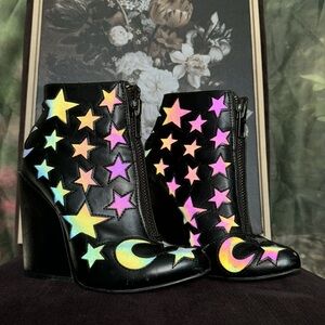 Y.R.U. IN BLACK CRAFT MOON AND STARS HEELED BOOTIES, SIZE 6 Reflective